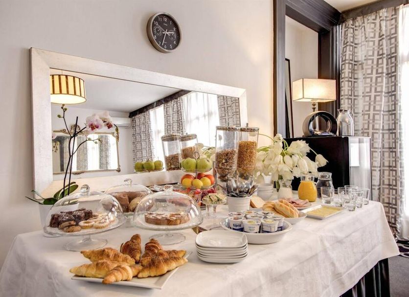 Buffet Photo