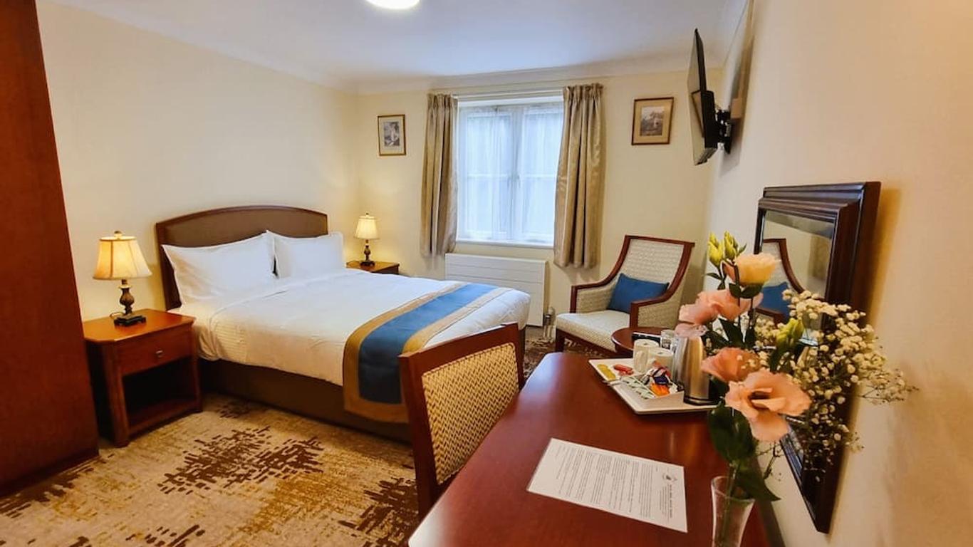 Royal Swan, Ashley Manor - B&B