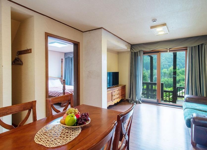 Dining room Photo