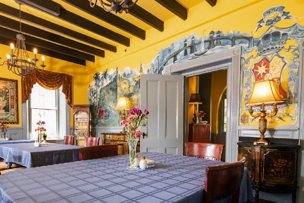 Dining room Photo