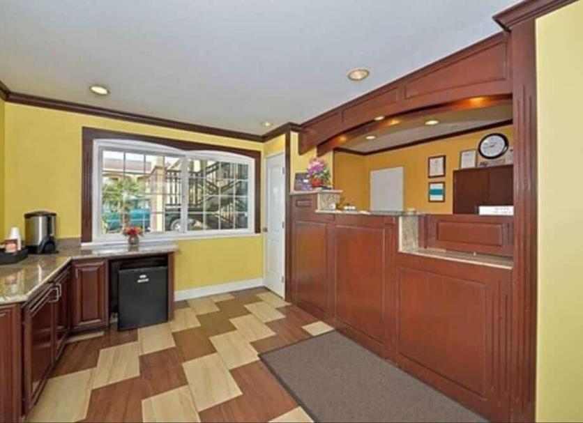 Front desk Photo