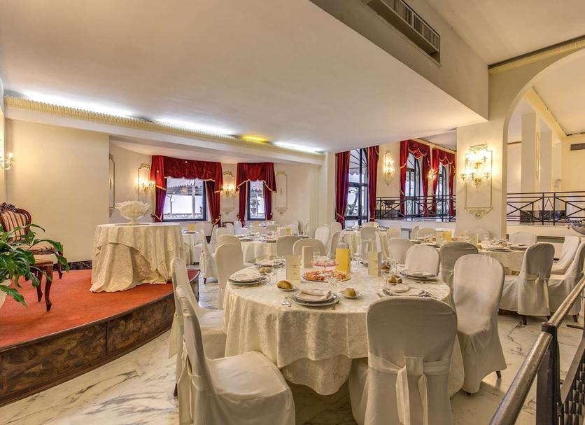 Banquet hall Photo