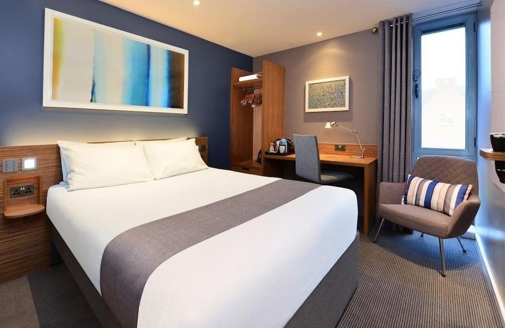 Looking for cheap hotels near London Eye? It doesn't get better than Travelodge Hotel Near London Eye. See why this hotel should be on your list when staying in London.  | hotels near london eye | cheap hotels near london eye |  cheap hotel near london eye | london hotels near london eye
