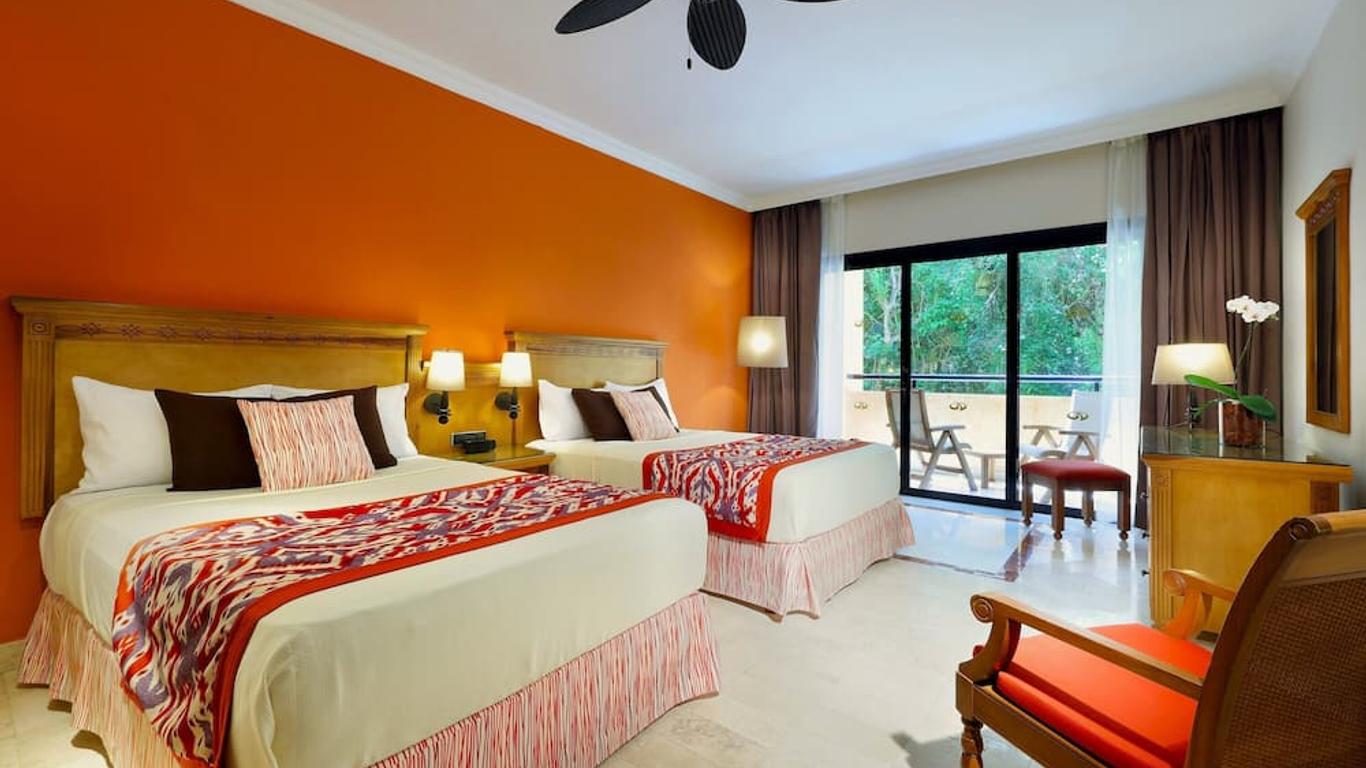 Grand Palladium Colonial Resort & Spa