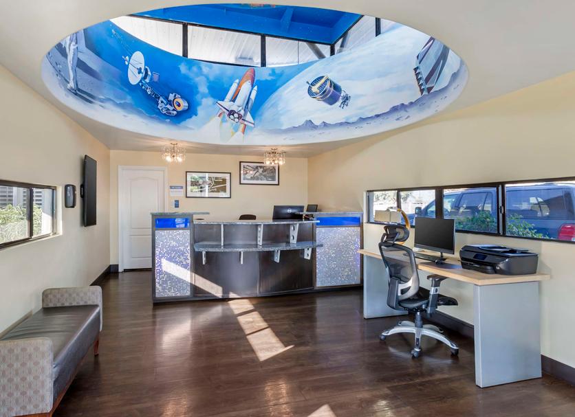 Front desk Photo