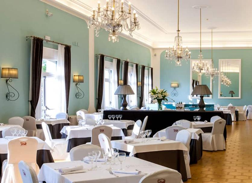 Restaurant Photo
