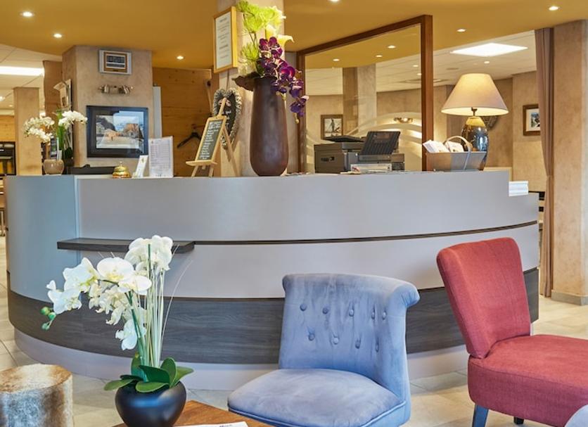 Front desk Photo