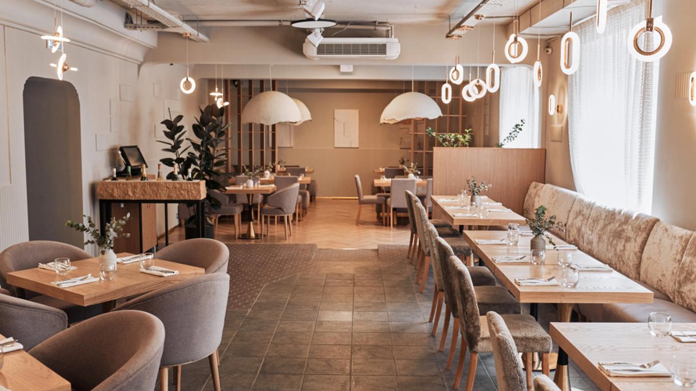 Avrora Hotel