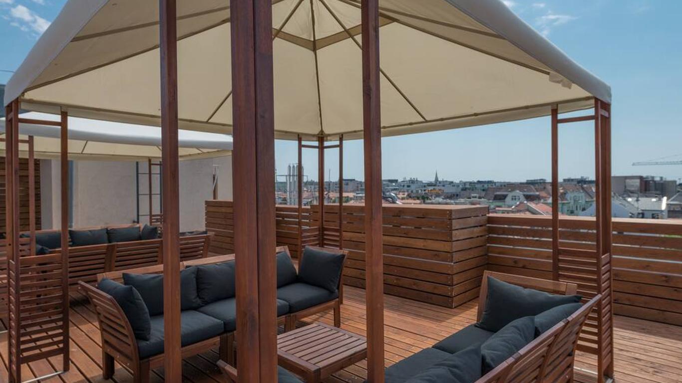 Corvin Plaza Apartments & Suites