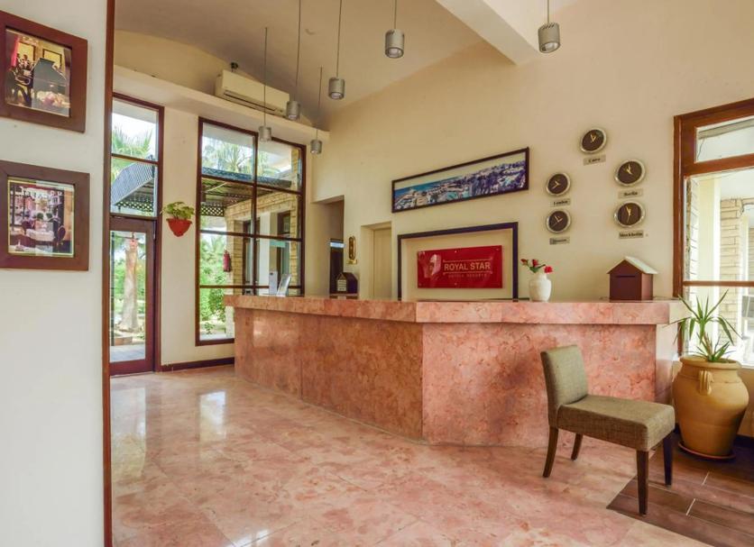 Front desk Photo