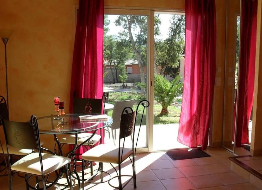 Dining room Photo