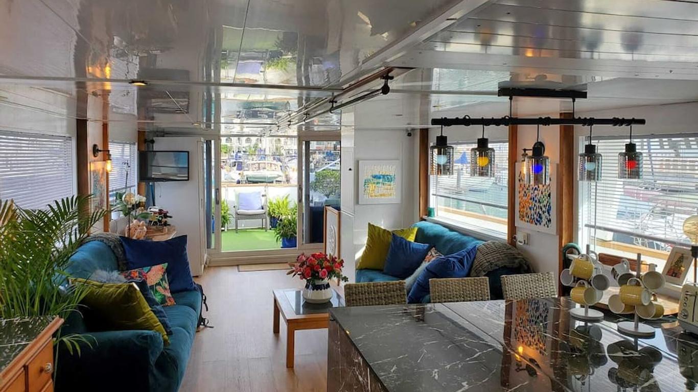 Jasmine Coral Jay Boutique Boatel Ocean Village