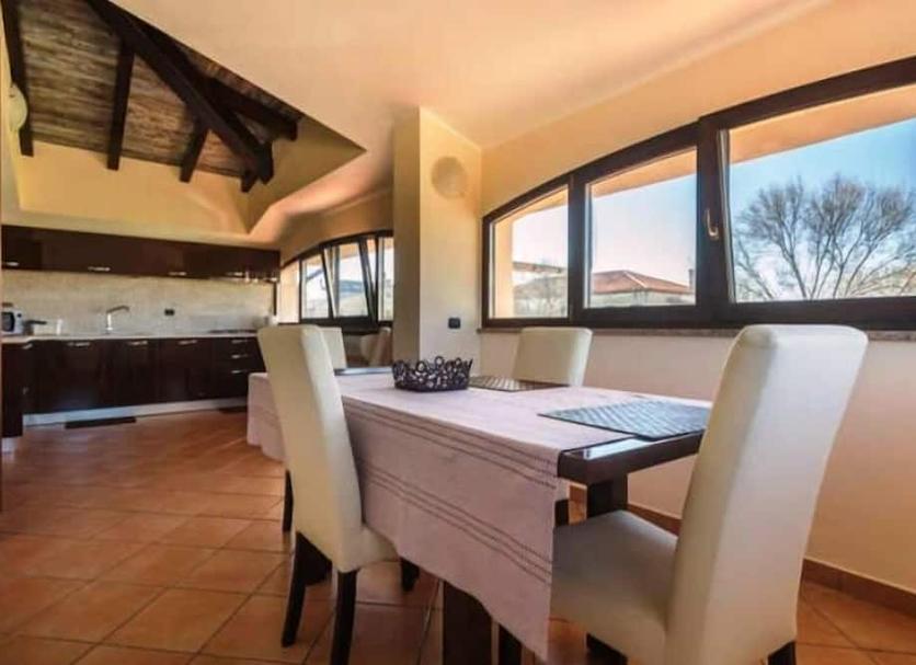 Dining room Photo