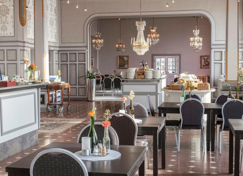 Restaurant Photo
