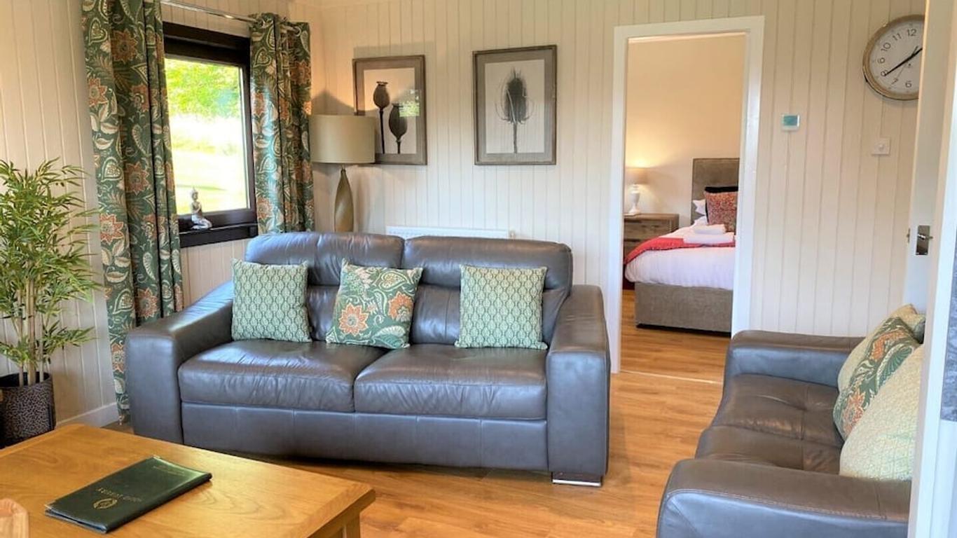 Birch Lodge 21 with Hot Tub