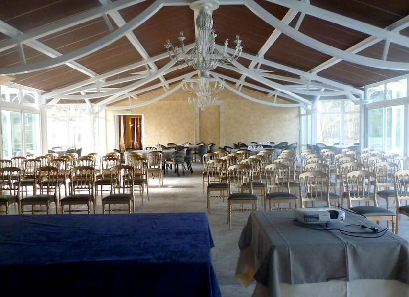 Banquet hall Photo
