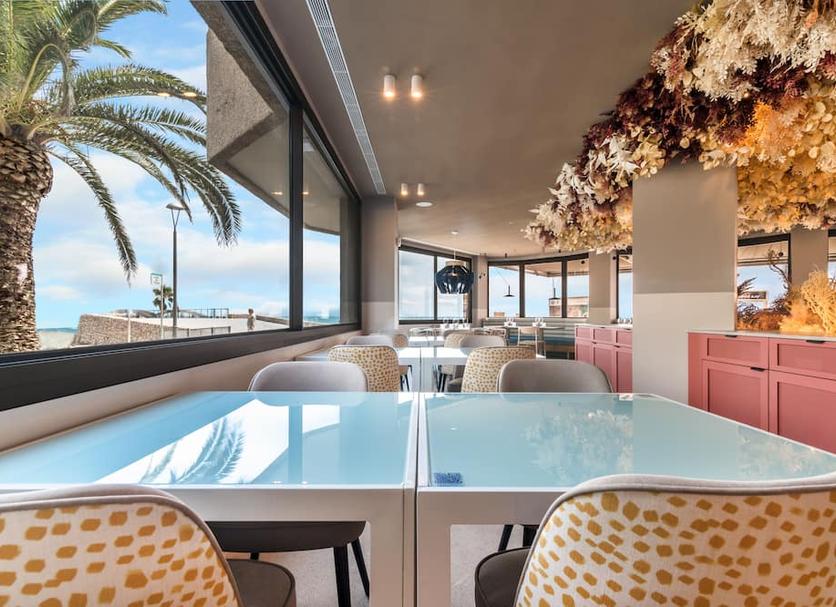 Dining room Photo