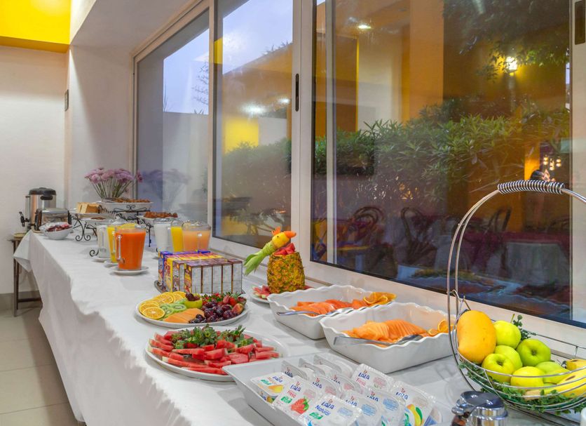 Buffet Photo