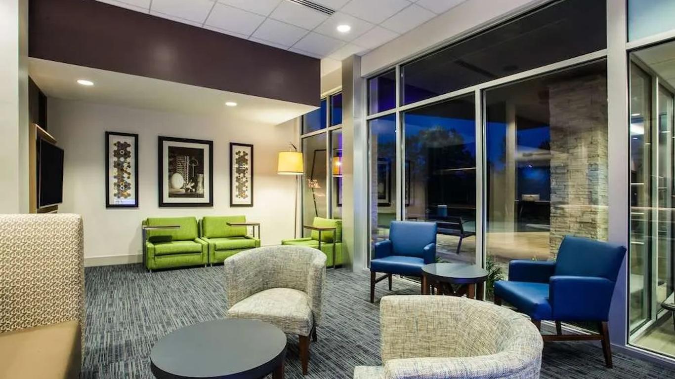 Holiday Inn Express & Suites Queensbury - Lake George Area
