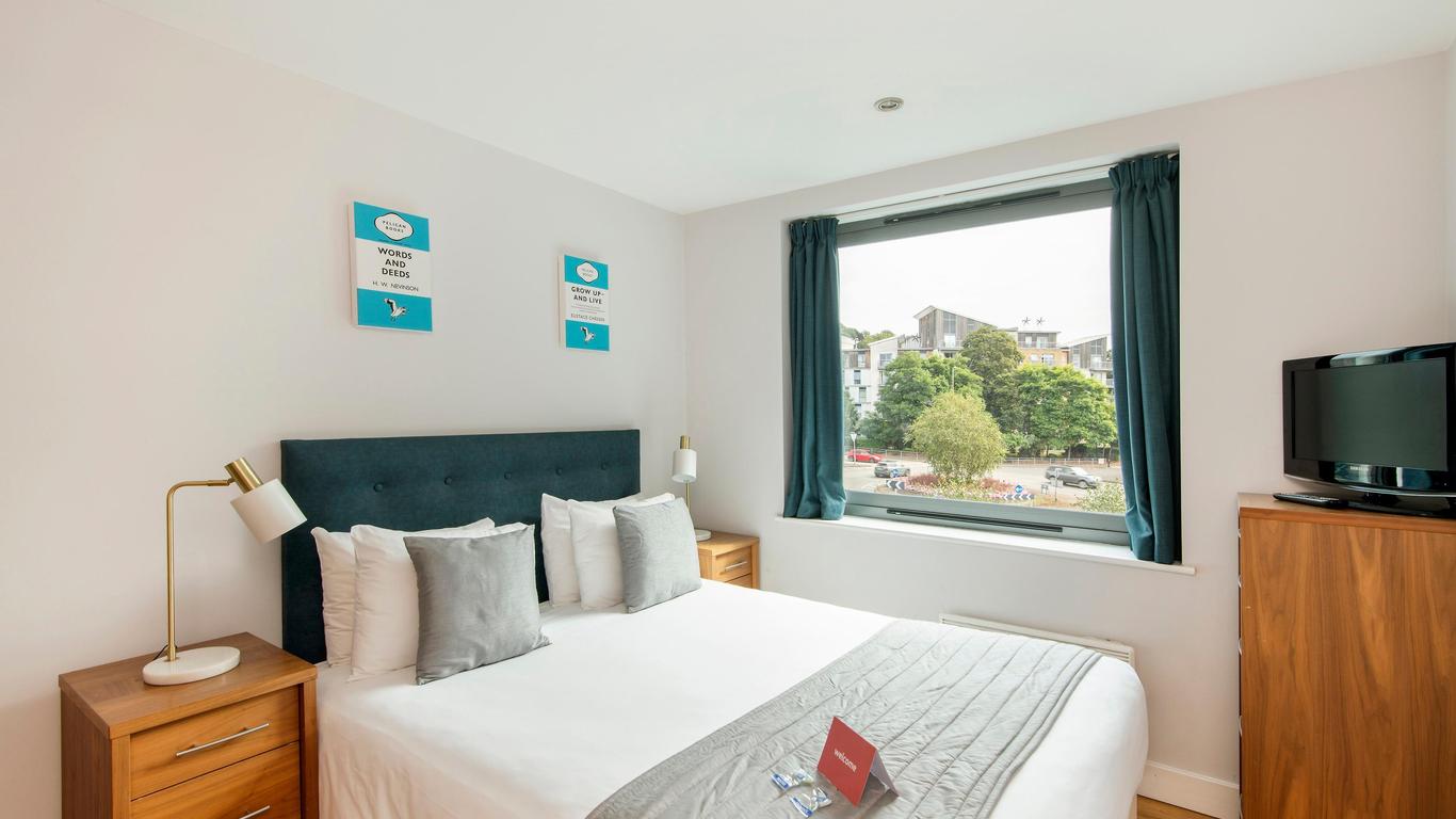 Hq Aparthotel Farnborough