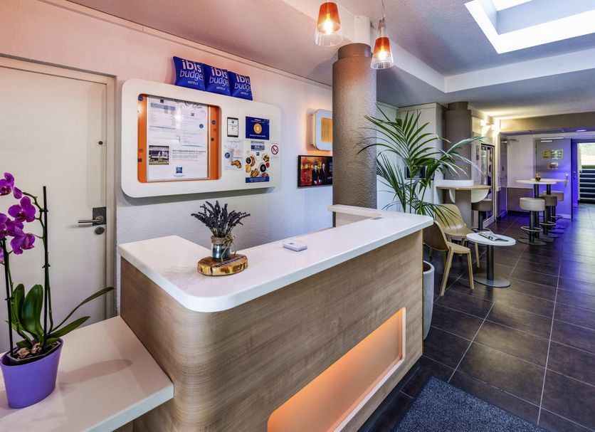 Front desk Photo