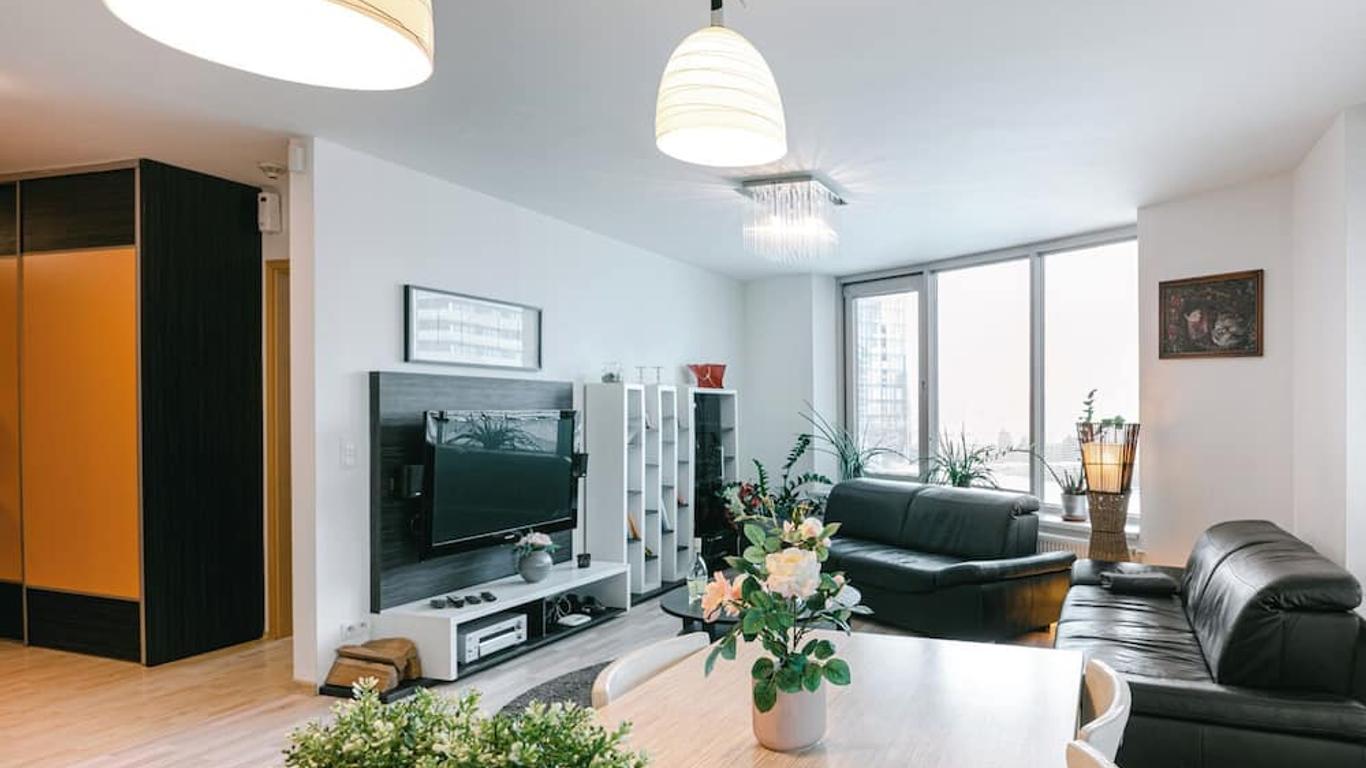 Slavic Spacious Apartment