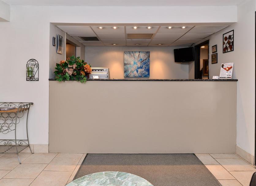 Front desk Photo