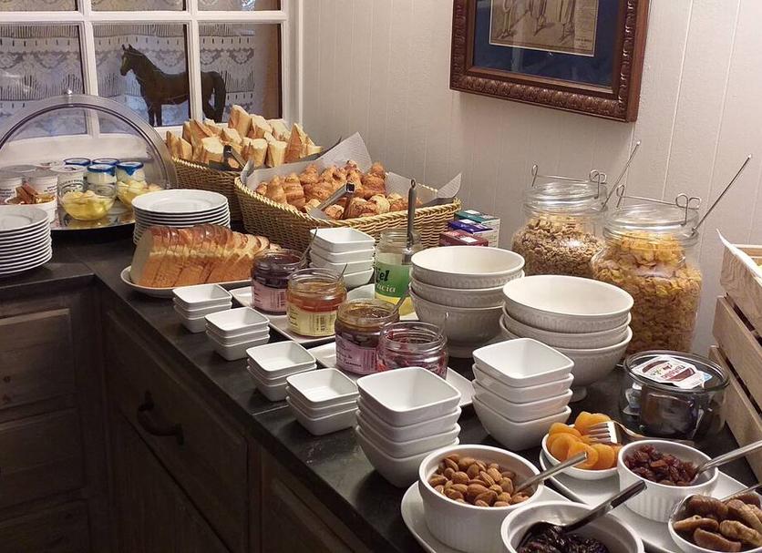 Buffet Photo