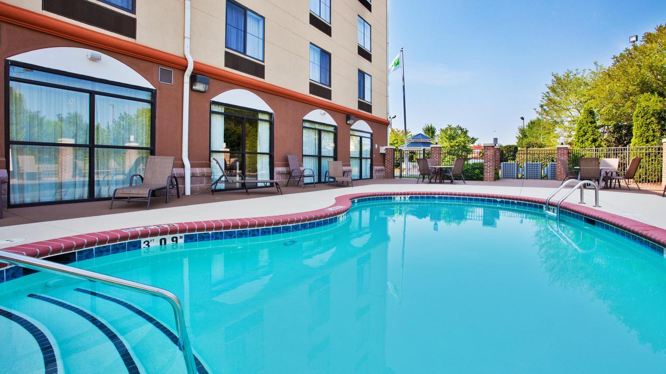 Holiday Inn Express Hotel & Suites Charlotte-Concord-I-85, An IHG Hotel
