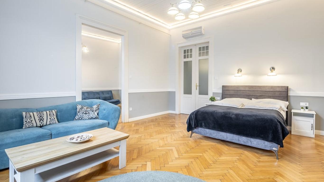 Luxurious Apartments At City Center