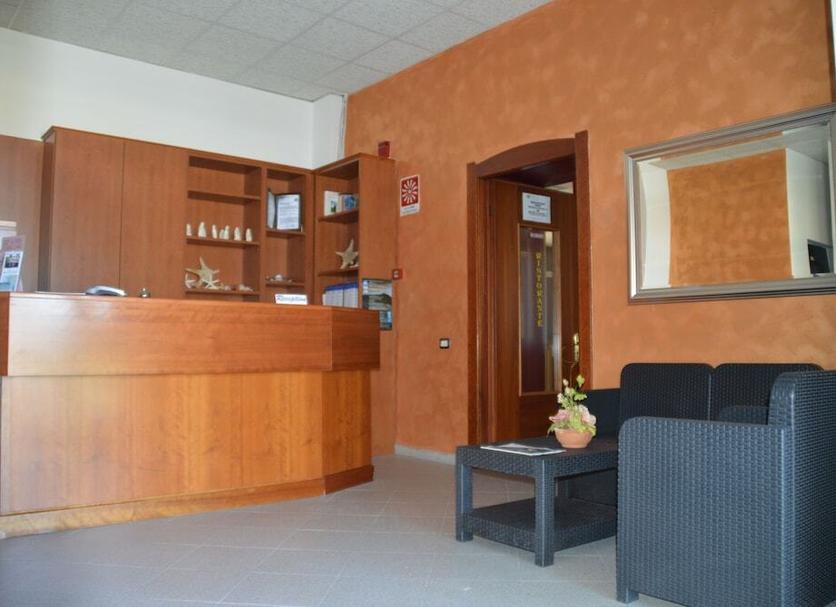 Front desk Photo