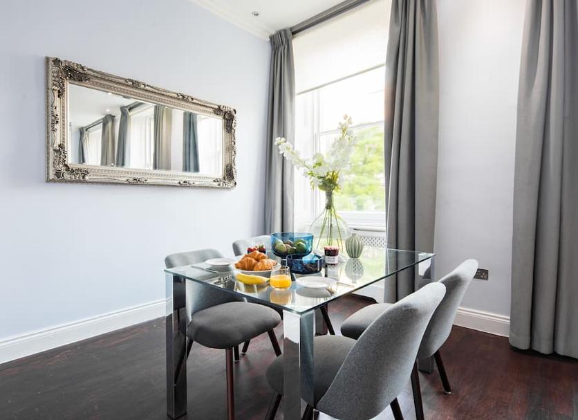 Dining room Photo