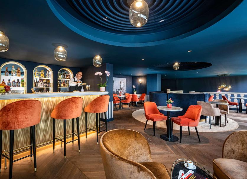 Bar Photo