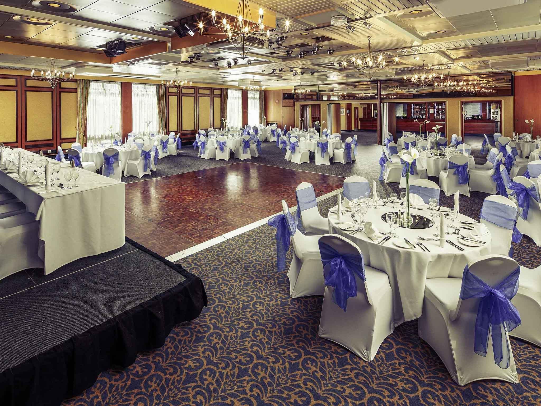 Banquet hall