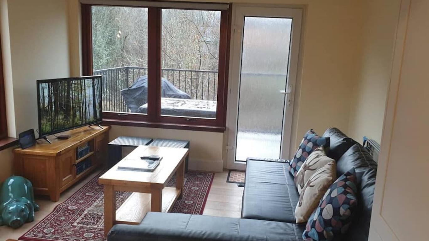 Loch Ness Balcony Apartment
