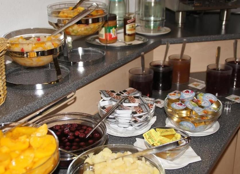 Buffet Photo