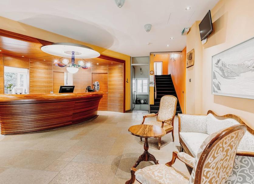 Front desk Photo