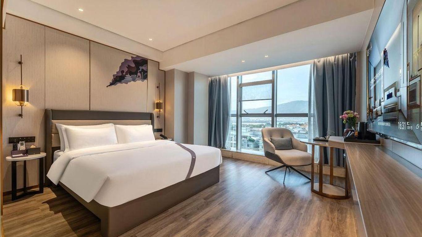 Elong Hotel (Zhaoqing Qixingyan Archway Plaza)