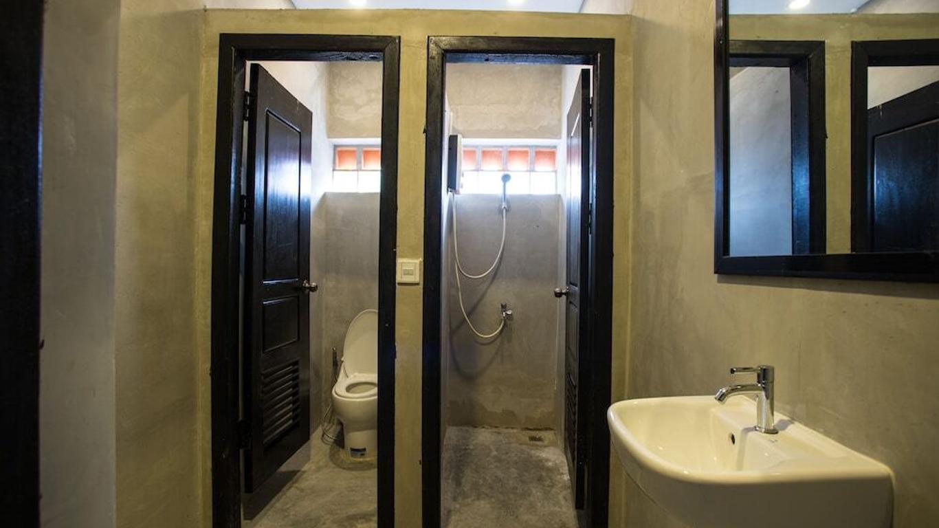 White Rabbit Hostel - Adults Only
