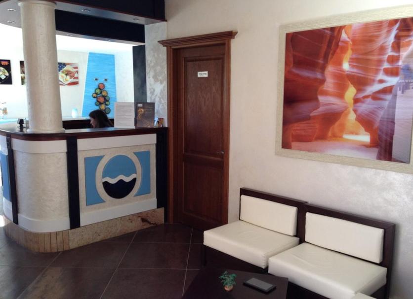 Front desk Photo