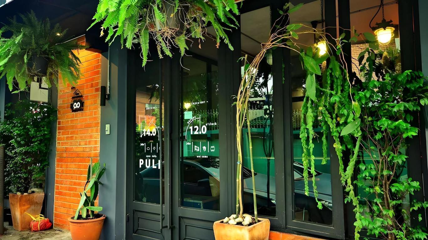 The Neighbor Hoot Hostel & Cafe