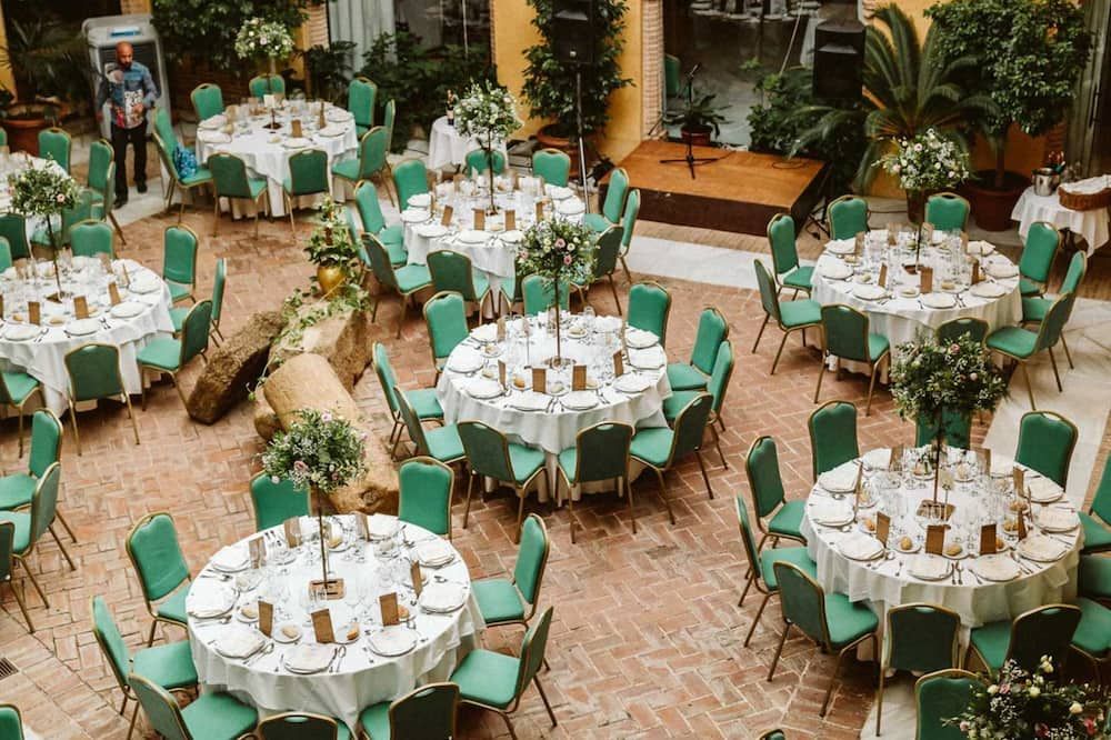 Banquet hall