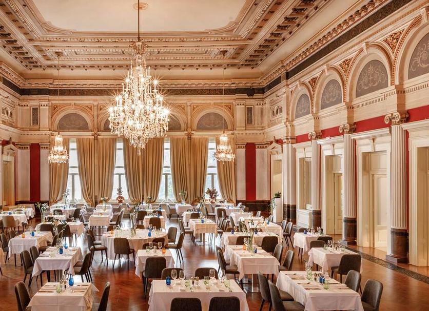 Banquet hall Photo