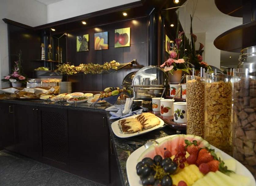 Buffet Photo