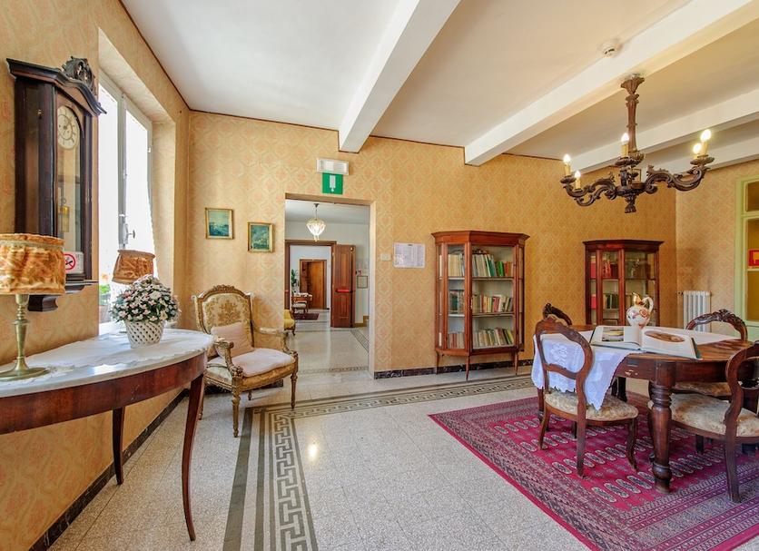 Dining room Photo