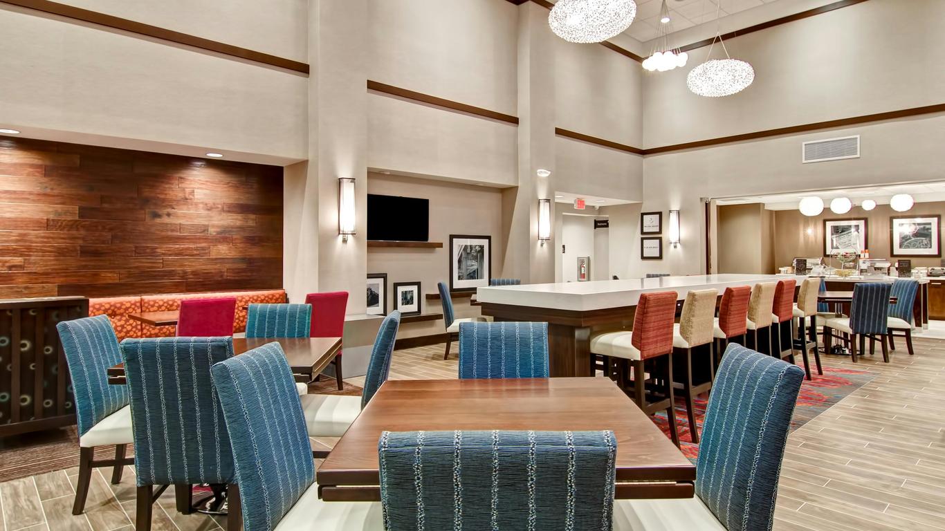 Hampton Inn & Suites Detroit/Troy
