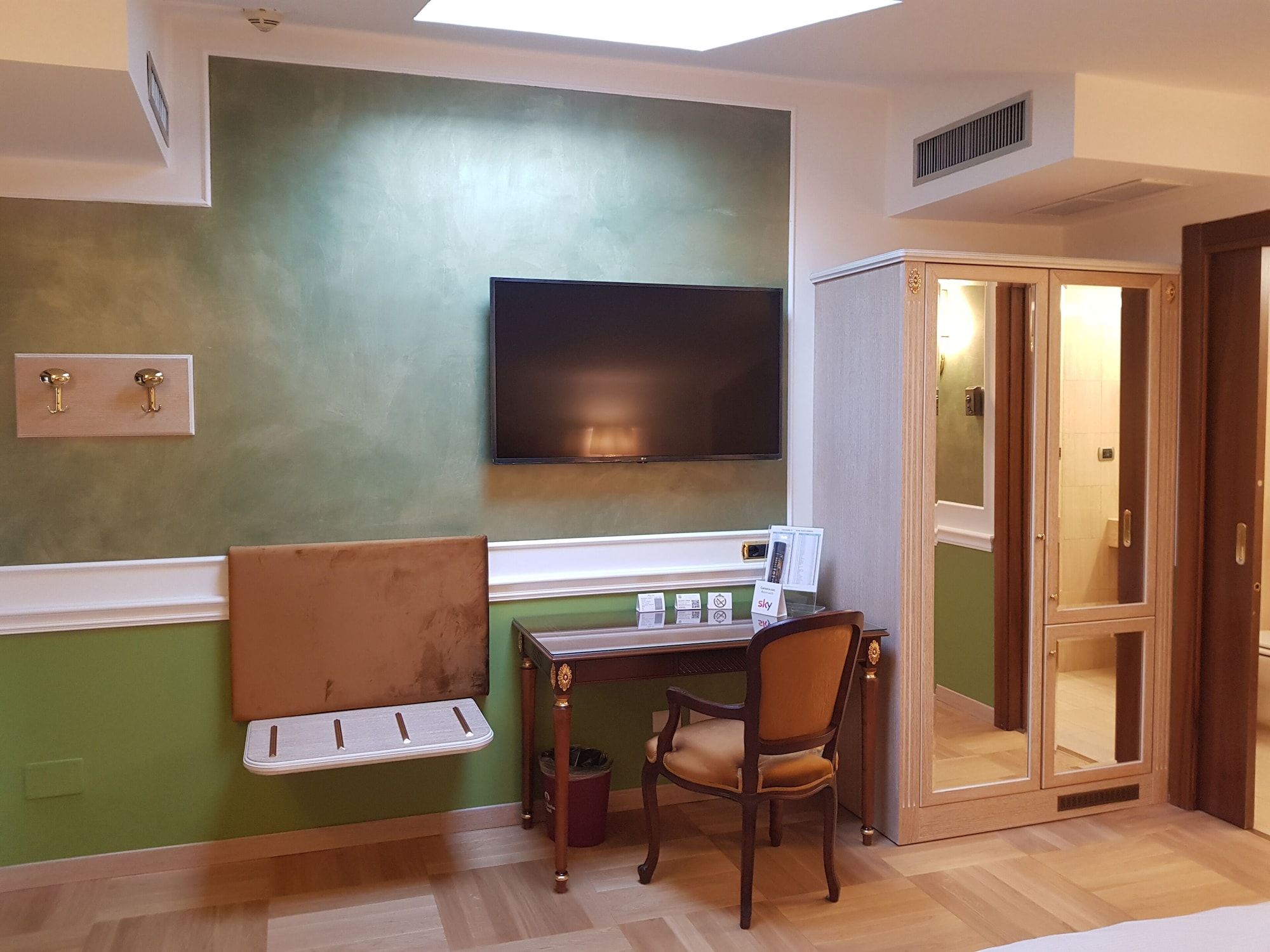 Room amenity