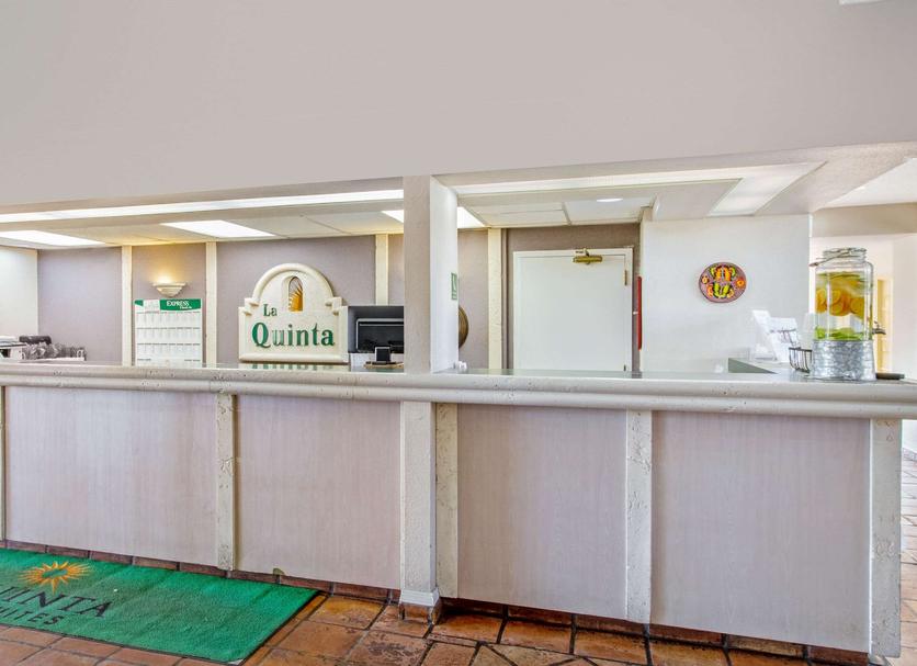 Front desk Photo