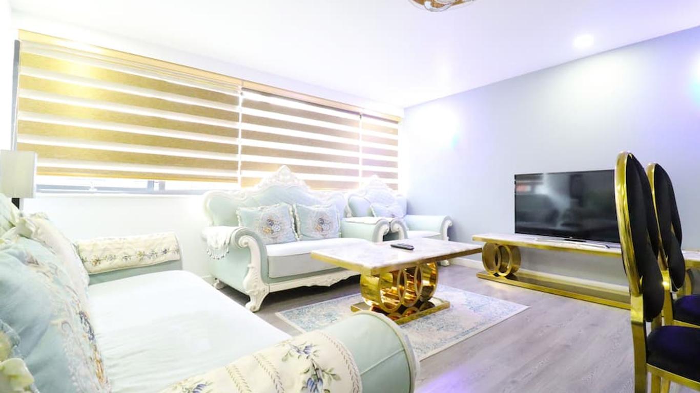 Queen Stay Apartments