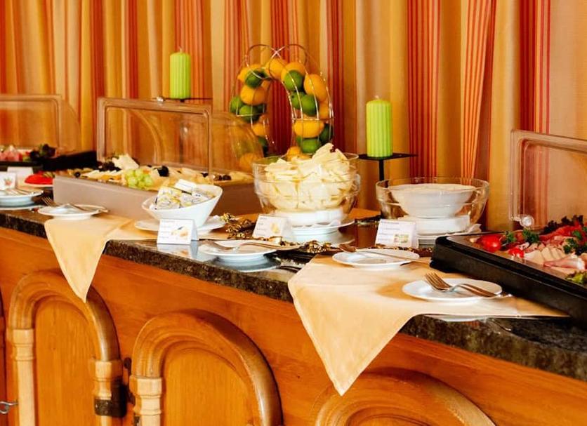 Buffet Photo